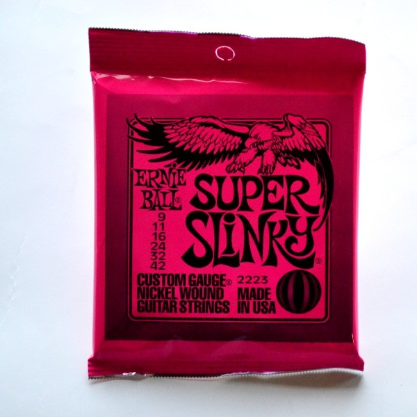 Ernie Ball 2223 Saiten - Super Slinky