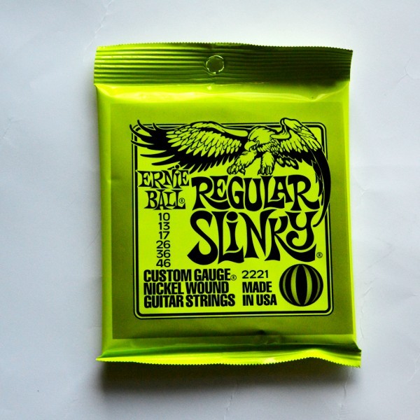 Ernie Ball 2221 Saiten Regular Slinky